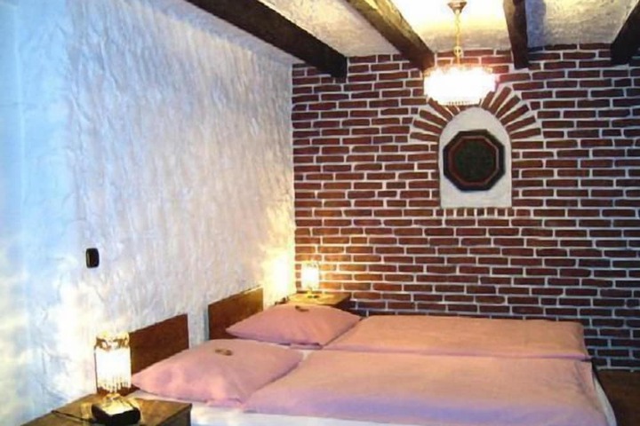 Room 16 of 34