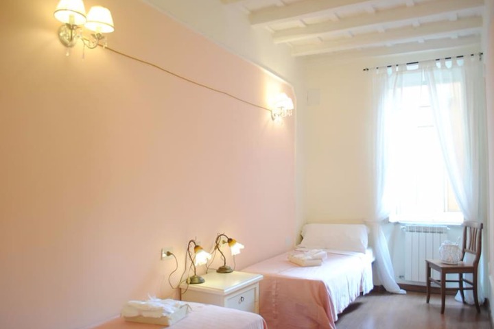 Room 9 of 26