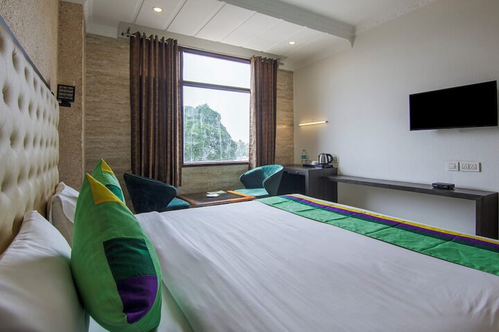 Room 9 of 29