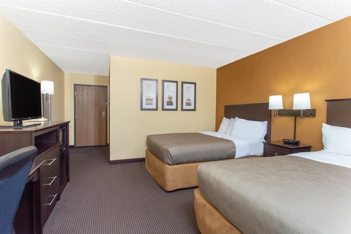 2 Double Beds (10 of 12)