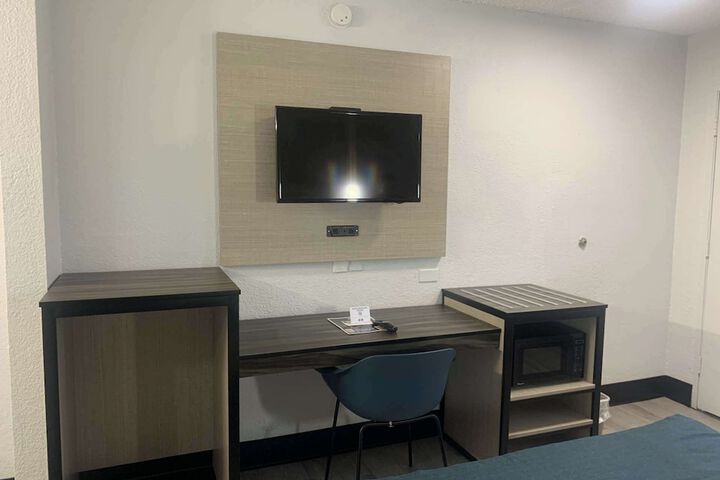 Room 7 of 23