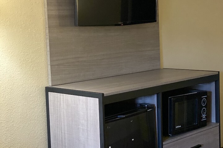 Room 4 of 17