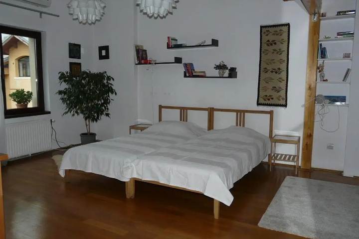 Room 4 of 11