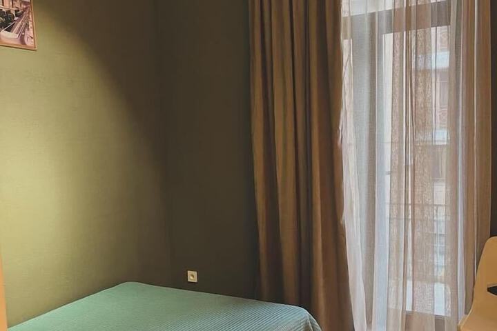 Room 2 of 10