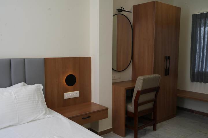 Room 10 of 26