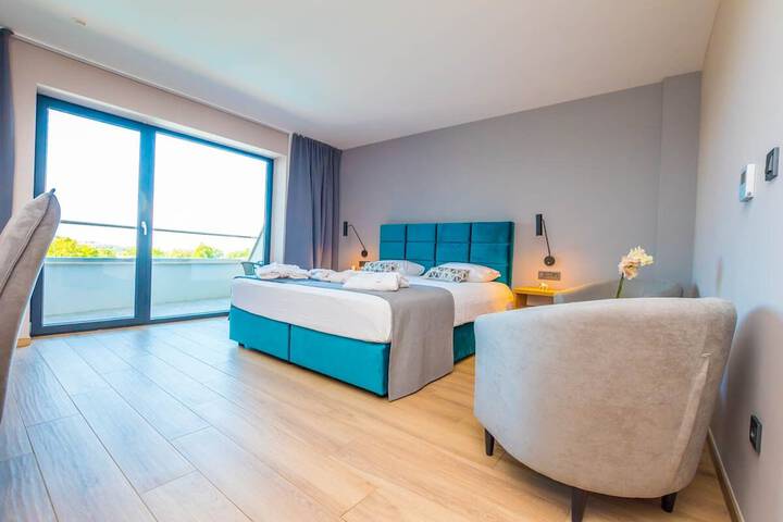 Room 12 of 34