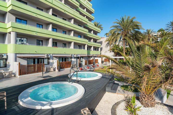 Pool Hotel