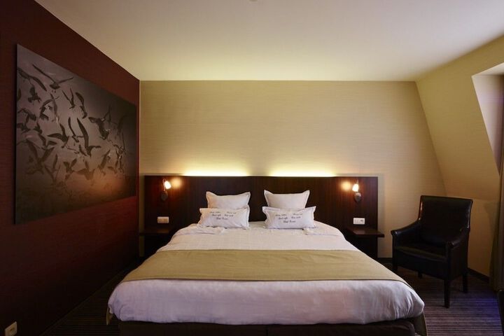 Room 9 of 31