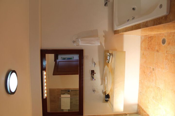 Jetted tub