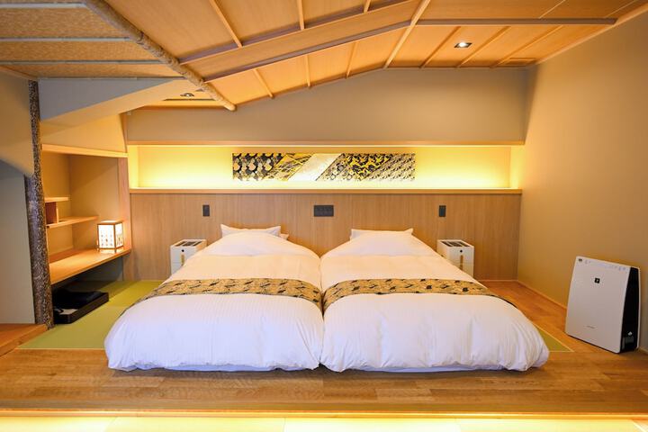 Room 27 of 67