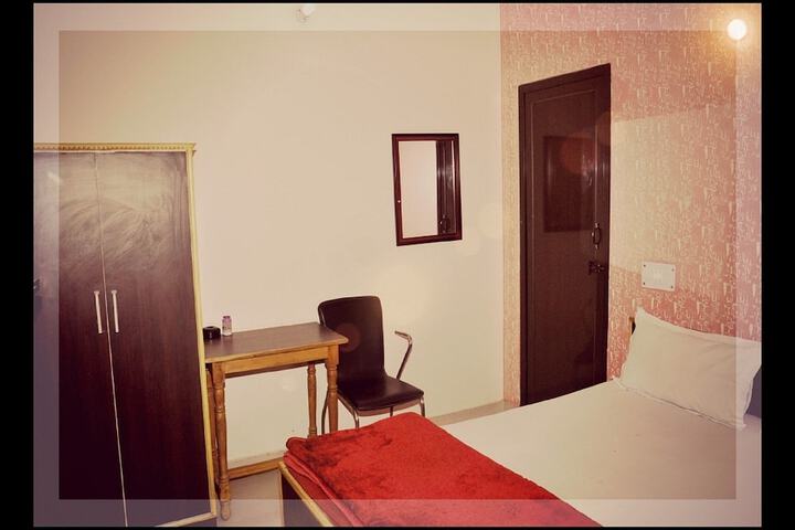 Room 6 of 15