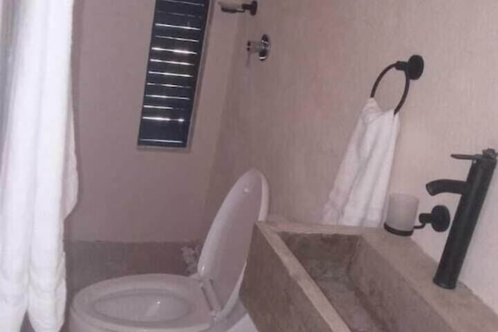 Room 4 of 9