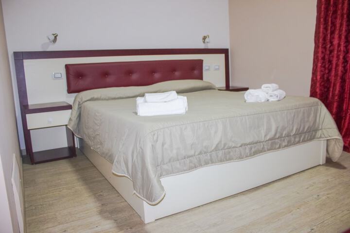 Room 5 of 48