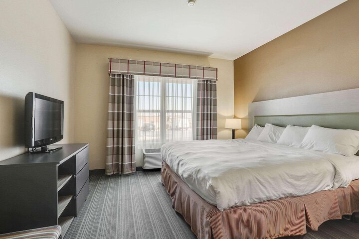 1 King Bed (8 of 19)