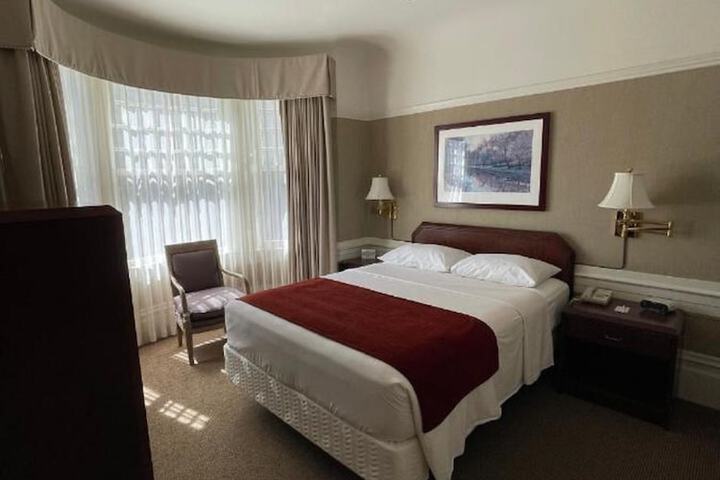 Room 10 of 21