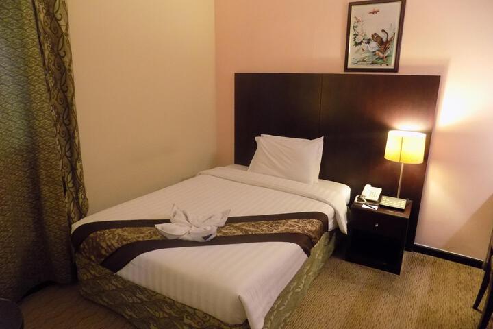 Room 13 of 16