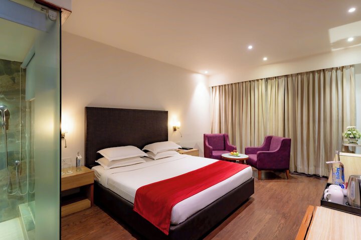 Room 3 of 43