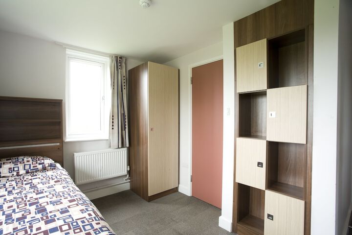 Room 3 of 32