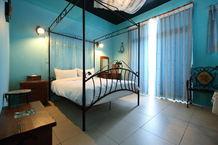 Room 16 of 120