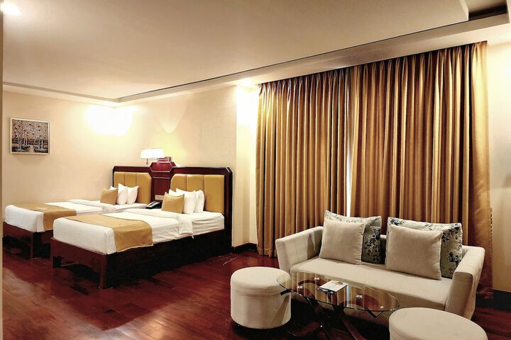 Room 26 of 142