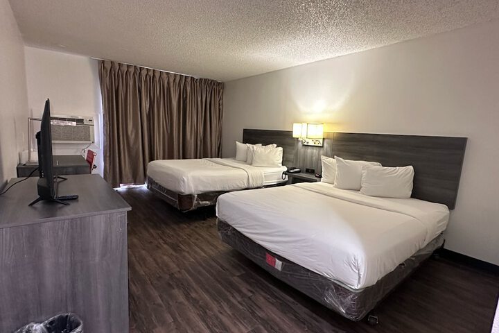 Room 2 of 10