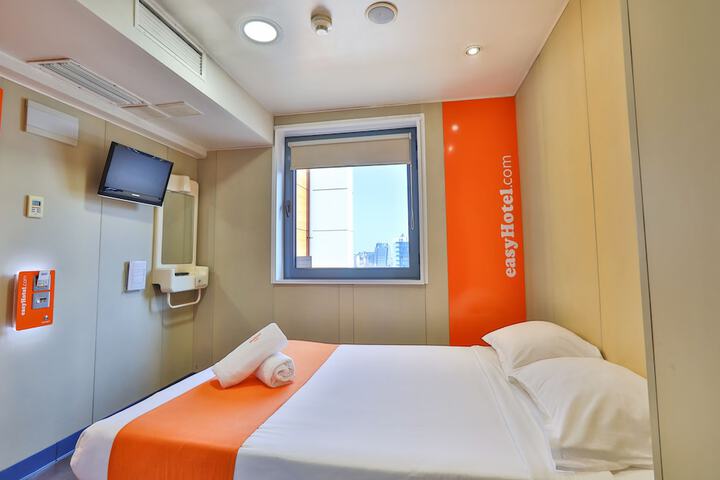 Room 15 of 34