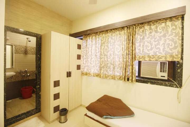 Room 15 of 32