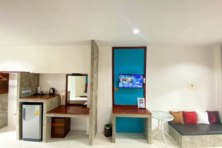 Room 18 of 77