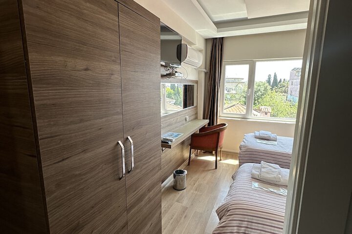 Room 7 of 61