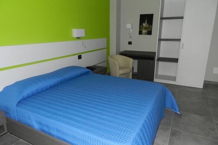 Room 5 of 17