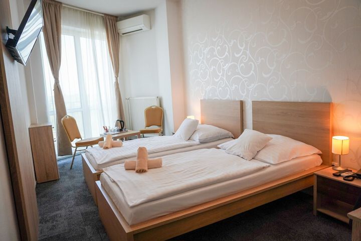 Room 28 of 76
