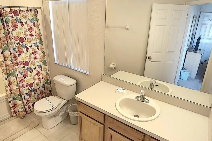 Room 10 of 19