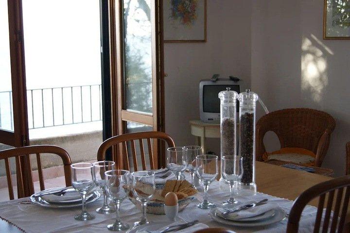 Dining 14 of 15