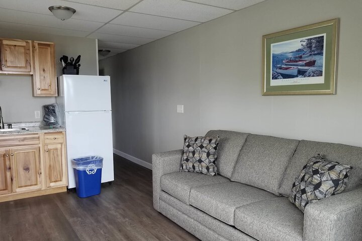 Room 6 of 75