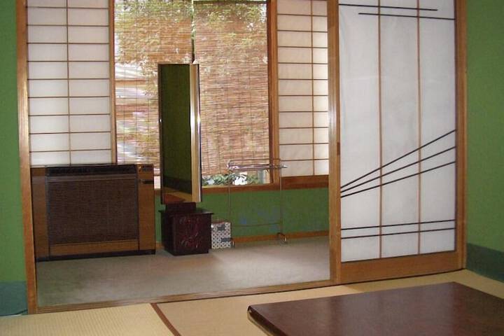 Room 10 of 32