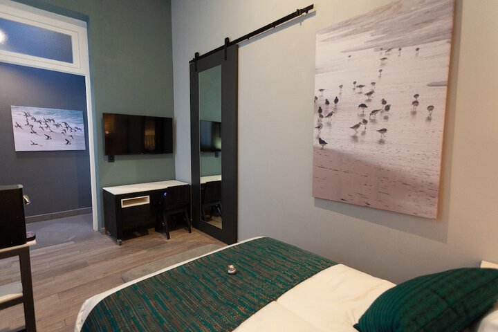 Room 100 of 107