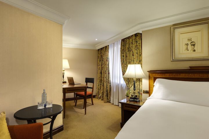 Room 20 of 156