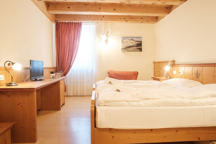 Room 4 of 36