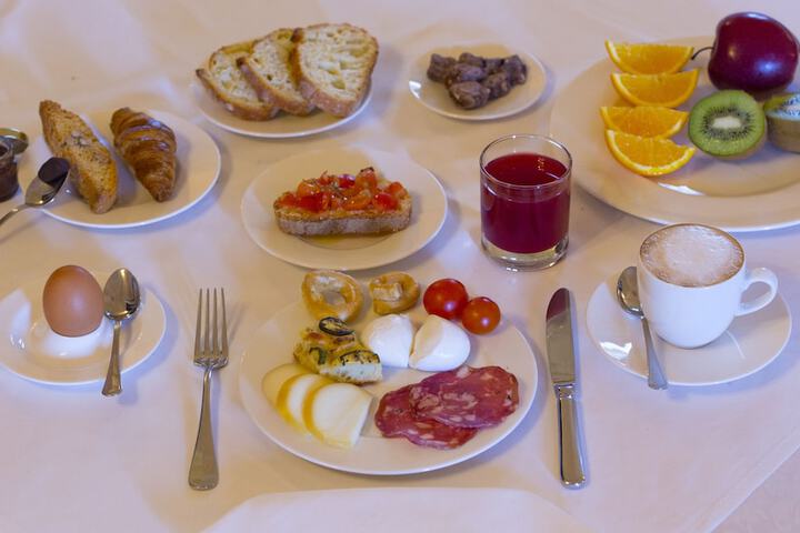Breakfast/Coffee Service 24 of 47