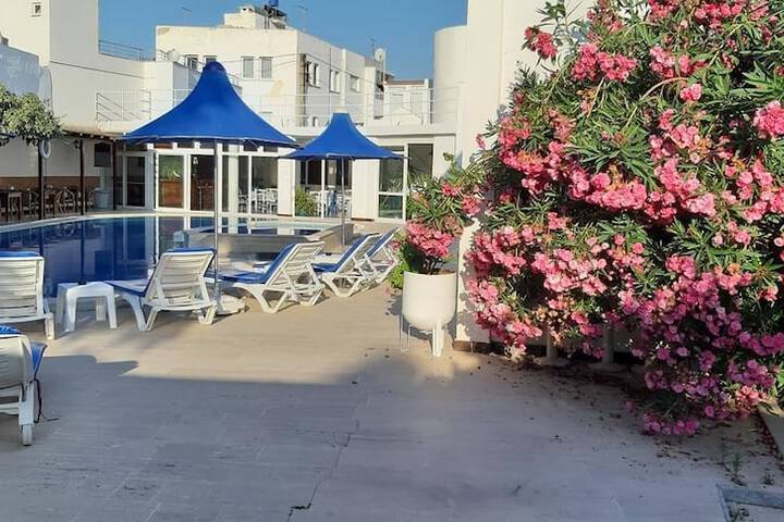 Hotel Exterior 46 of 50