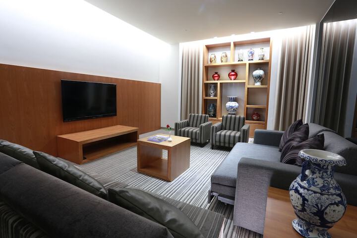 Room 12 of 48