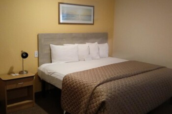 Room 76 of 102