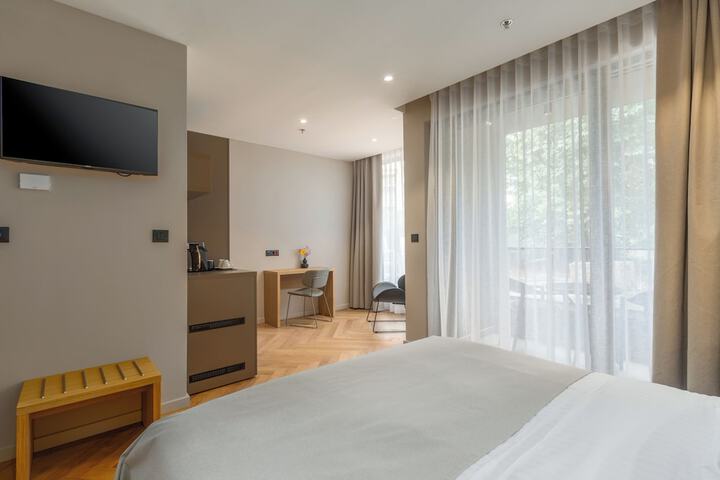 Room 27 of 59