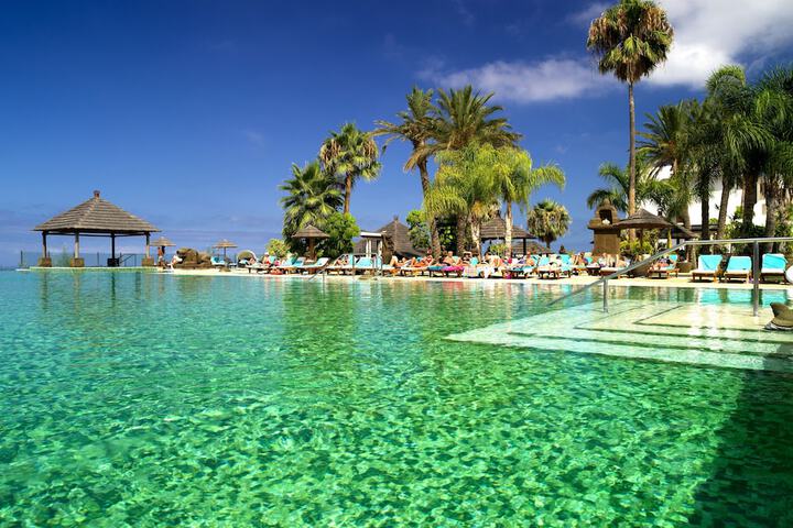 Pool Hotel