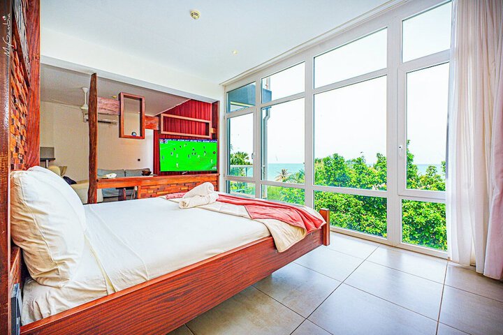 Room 4 of 63