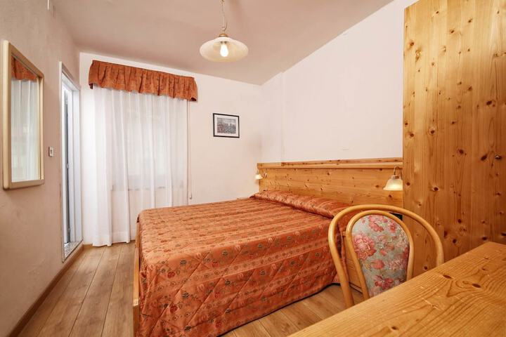Room 10 of 29