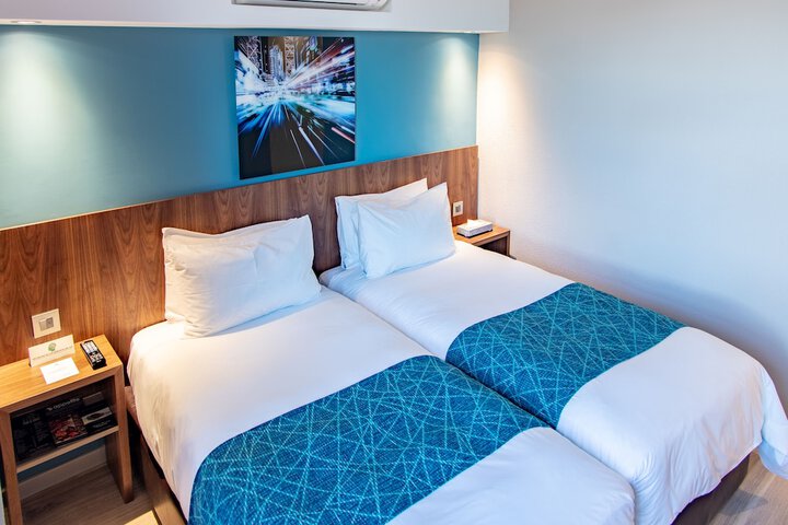Room 8 of 32