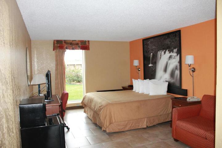1 King Bed (2 of 2)