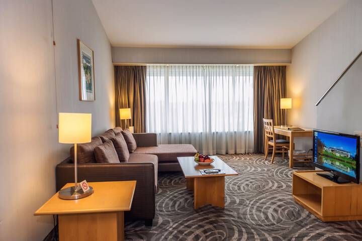 Room 33 of 100