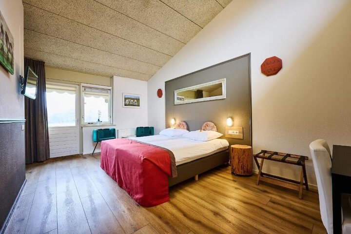 Room 11 of 49